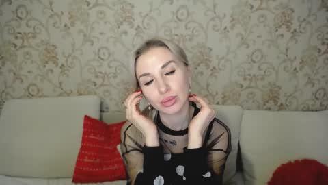 Snapshot of rose__shine chatting on 01/08/25, 01:31 rose shine online show from 01/08/25, 01:31