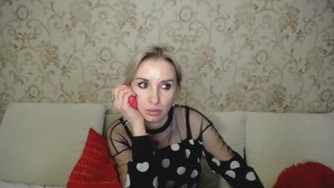 Snapshot of rose__shine chatting on 01/08/25, 04:33 rose shine online show from 01/08/25, 04:33