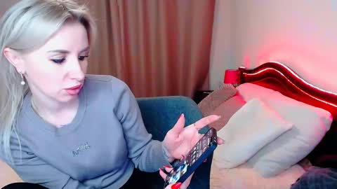 Snapshot of rose__shine chatting on 01/09/25, 01:35 rose shine online show from 01/09/25, 01:35