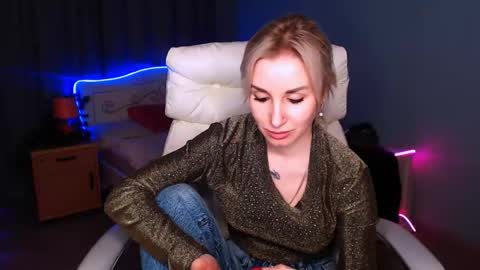 Snapshot of rose__shine chatting on 01/25/25, 01:19 rose shine online show from 01/25/25, 01:19