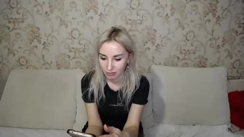 Snapshot of rose__shine chatting on 01/30/25, 01:42 rose shine online show from 01/30/25, 01:42