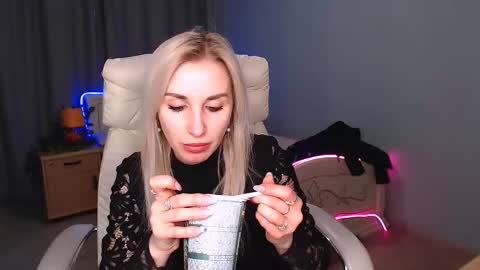 Snapshot of rose__shine chatting on 02/02/25, 10:46 rose shine online show from 02/02/25, 10:46