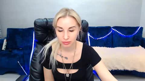 Snapshot of rose__shine chatting on 02/14/25, 10:38 rose shine online show from 02/14/25, 10:38
