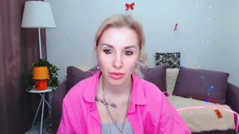Snapshot of rose__shine chatting on 02/27/25, 11:20 rose shine online show from 02/27/25, 11:20