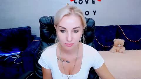 Snapshot of rose__shine chatting on 09/08/25, 05:23 rose shine online show from 09/08/25, 05:23