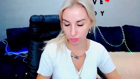 Snapshot of rose__shine chatting on 09/19/25, 09:22 rose shine online show from 09/19/25, 09:22