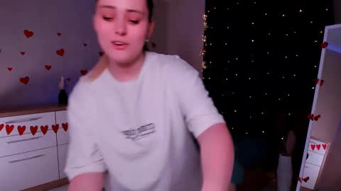 Snapshot of rose_sweetiee chatting on 02/17/25, 05:32 Rose online show from 02/17/25, 05:32