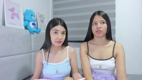 Snapshot of roseandmiah chatting on 10/26/25, 03:45 Rose y Miah online show from 10/26/25, 03:45