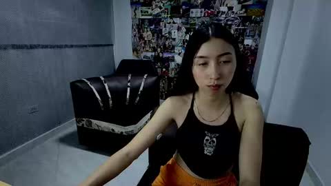 Snapshot of roseandviktor23 chatting on 10/22/25, 03:18 Rose Sins and Don Viktor online show from 10/22/25, 03:18