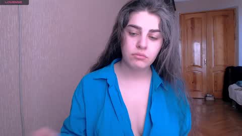 Snapshot of roselina_ chatting on 01/04/25, 07:03 Rose online show from 01/04/25, 07:03