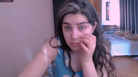 Snapshot of roselina_ chatting on 03/06/25, 06:30 Rose online show from 03/06/25, 06:30