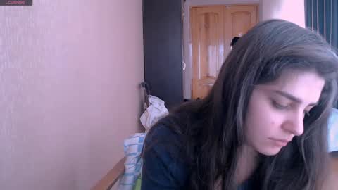 Snapshot of roselina_ chatting on 03/11/25, 06:10 Rose online show from 03/11/25, 06:10