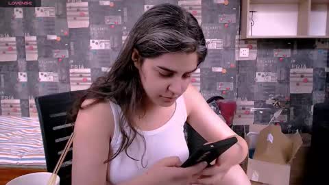 Snapshot of roselina_ chatting on 09/18/25, 08:49 Rose online show from 09/18/25, 08:49