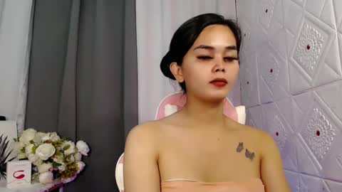 Snapshot of rosella_xx chatting on 10/13/25, 01:00 TONETH online show from 10/13/25, 01:00