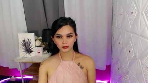 Snapshot of rosella_xx chatting on 10/27/25, 05:44 TONETH online show from 10/27/25, 05:44