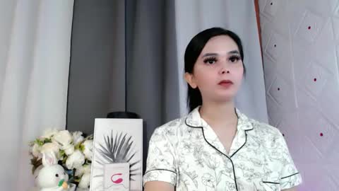 Snapshot of rosella_xx chatting on 11/05/25, 07:52 TONETH online show from 11/05/25, 07:52
