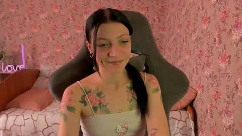 Snapshot of roselolly chatting on 10/20/25, 06:25 Lola online show from 10/20/25, 06:25