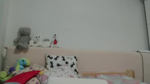 Snapshot of roselynsun chatting on 02/24/25, 02:26 Rose online show from 02/24/25, 02:26