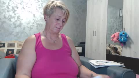 Lovepinklilly online show from 10/22/25, 04:51