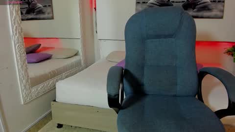 rosi_cooper online show from 10/18/25, 11:00