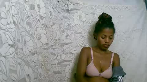 Snapshot of rosiahot1 chatting on 11/13/25, 02:32 rosia online show from 11/13/25, 02:32