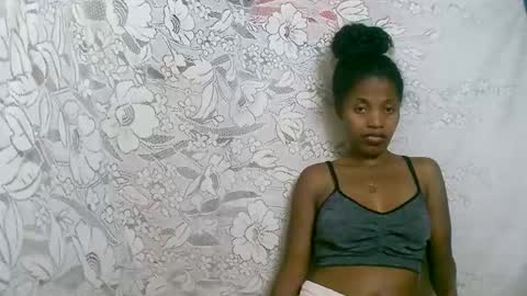 Snapshot of rosiahot1 chatting on 11/14/25, 07:18 rosia online show from 11/14/25, 07:18