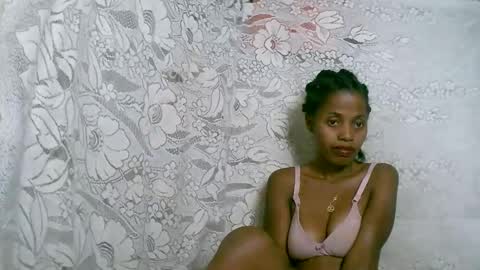 Snapshot of rosiahot1 chatting on 11/17/25, 02:45 rosia online show from 11/17/25, 02:45