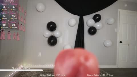 Snapshot of rosiebones chatting on 01/03/25, 12:00 Rosie Bones online show from 01/03/25, 12:00