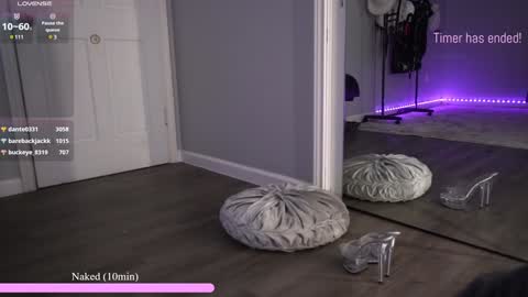Snapshot of rosiebones chatting on 01/21/25, 01:39 Rosie Bones online show from 01/21/25, 01:39