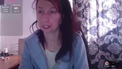 Snapshot of rosiehayes chatting on 11/13/25, 08:24 RosieHayes online show from 11/13/25, 08:24