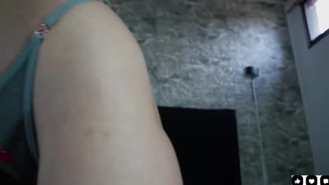 Snapshot of ross_b1 chatting on 10/19/25, 04:51 ROSS - online show from 10/19/25, 04:51