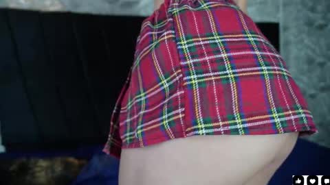 Snapshot of ross_b1 chatting on 11/02/25, 02:47 ROSS - online show from 11/02/25, 02:47