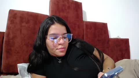 Snapshot of rossebunny25 chatting on 01/11/25, 01:27 Rosse online show from 01/11/25, 01:27