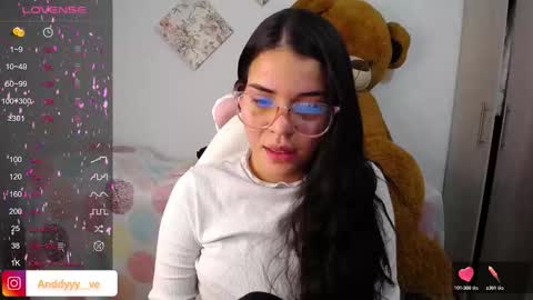 Snapshot of rossebunny25 chatting on 09/18/25, 12:01 Rosse online show from 09/18/25, 12:01