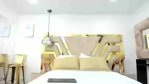 Snapshot of rossee_naia chatting on 09/26/25, 01:04 Beauty Naia online show from 09/26/25, 01:04
