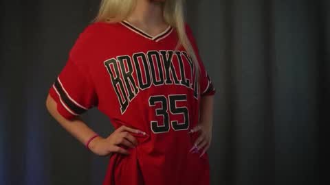 Snapshot of rosychiiks chatting on 11/30/25, 08:13 RosyChiks online show from 11/30/25, 08:13