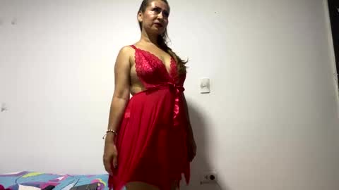 Snapshot of rousemilf4u chatting on 02/16/25, 01:03 rouse online show from 02/16/25, 01:03