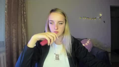 Snapshot of rousereed chatting on 10/24/25, 10:44 Rouse online show from 10/24/25, 10:44