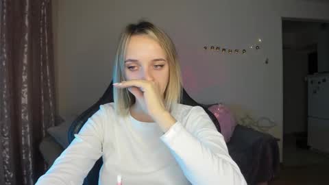 Snapshot of rousereed chatting on 10/25/25, 06:43 Rouse online show from 10/25/25, 06:43