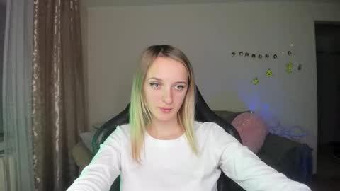 Snapshot of rousereed chatting on 10/28/25, 03:47 Rouse online show from 10/28/25, 03:47