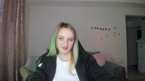 Snapshot of rousereed chatting on 11/01/25, 01:24 Rouse online show from 11/01/25, 01:24