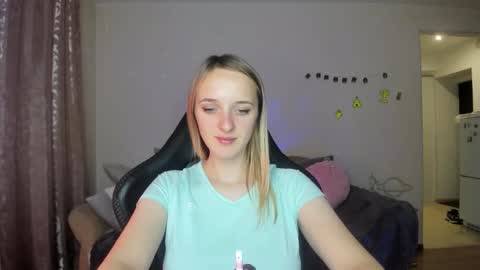 Snapshot of rousereed chatting on 11/03/25, 01:01 Rouse online show from 11/03/25, 01:01