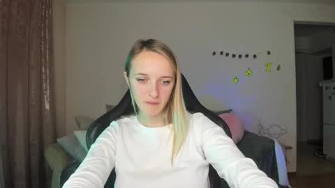 Snapshot of rousereed chatting on 11/06/25, 01:56 Rouse online show from 11/06/25, 01:56