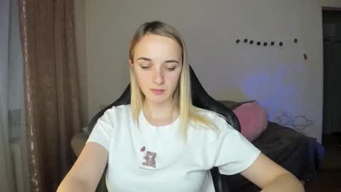 Snapshot of rousereed chatting on 11/12/25, 01:33 Rouse online show from 11/12/25, 01:33