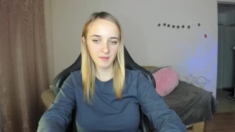 Snapshot of rousereed chatting on 11/13/25, 01:32 Rouse online show from 11/13/25, 01:32