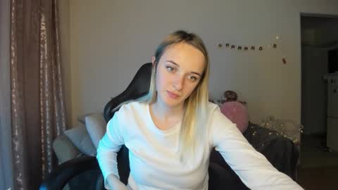 Snapshot of rousereed chatting on 11/15/25, 02:02 Rouse online show from 11/15/25, 02:02