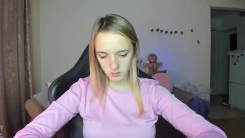 Snapshot of rousereed chatting on 11/17/25, 07:25 Rouse online show from 11/17/25, 07:25