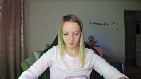 Snapshot of rousereed chatting on 11/18/25, 08:08 Rouse online show from 11/18/25, 08:08