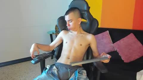 Rowan online show from 11/08/25, 01:11