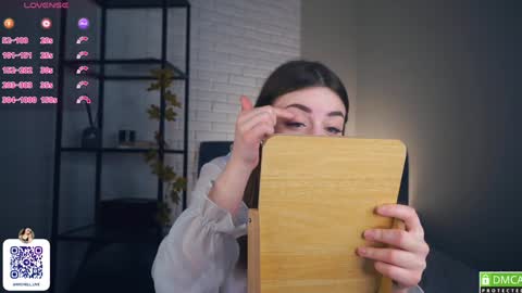 Snapshot of rowenahallman chatting on 12/17/24, 04:23 Michelle online show from 12/17/24, 04:23